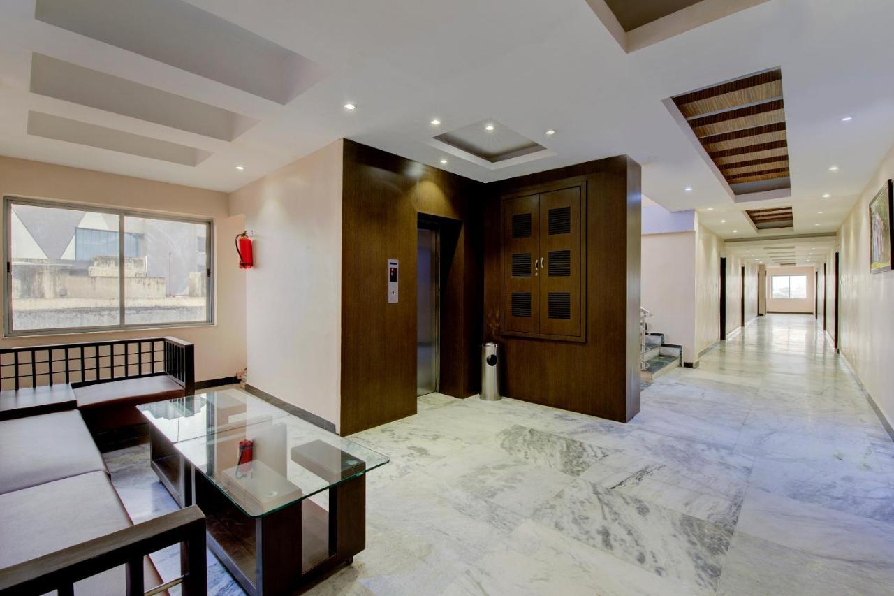 Oyo 1545 Hotel Shivani International Ahmedabad Bagian luar foto