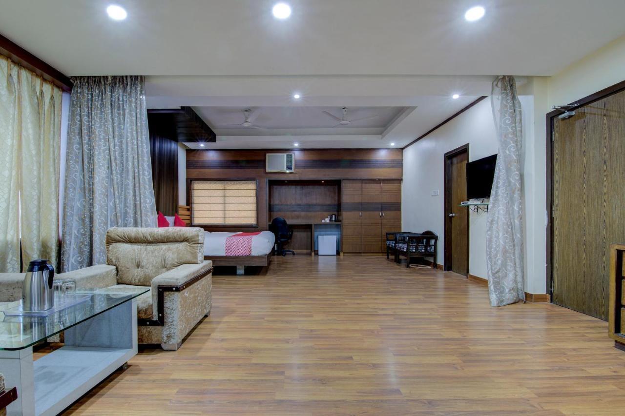 Oyo 1545 Hotel Shivani International Ahmedabad Bagian luar foto