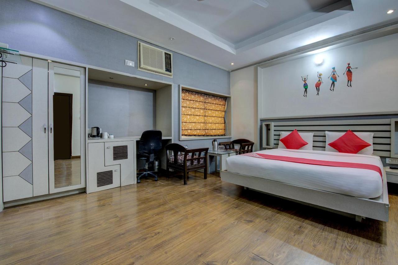 Oyo 1545 Hotel Shivani International Ahmedabad Bagian luar foto