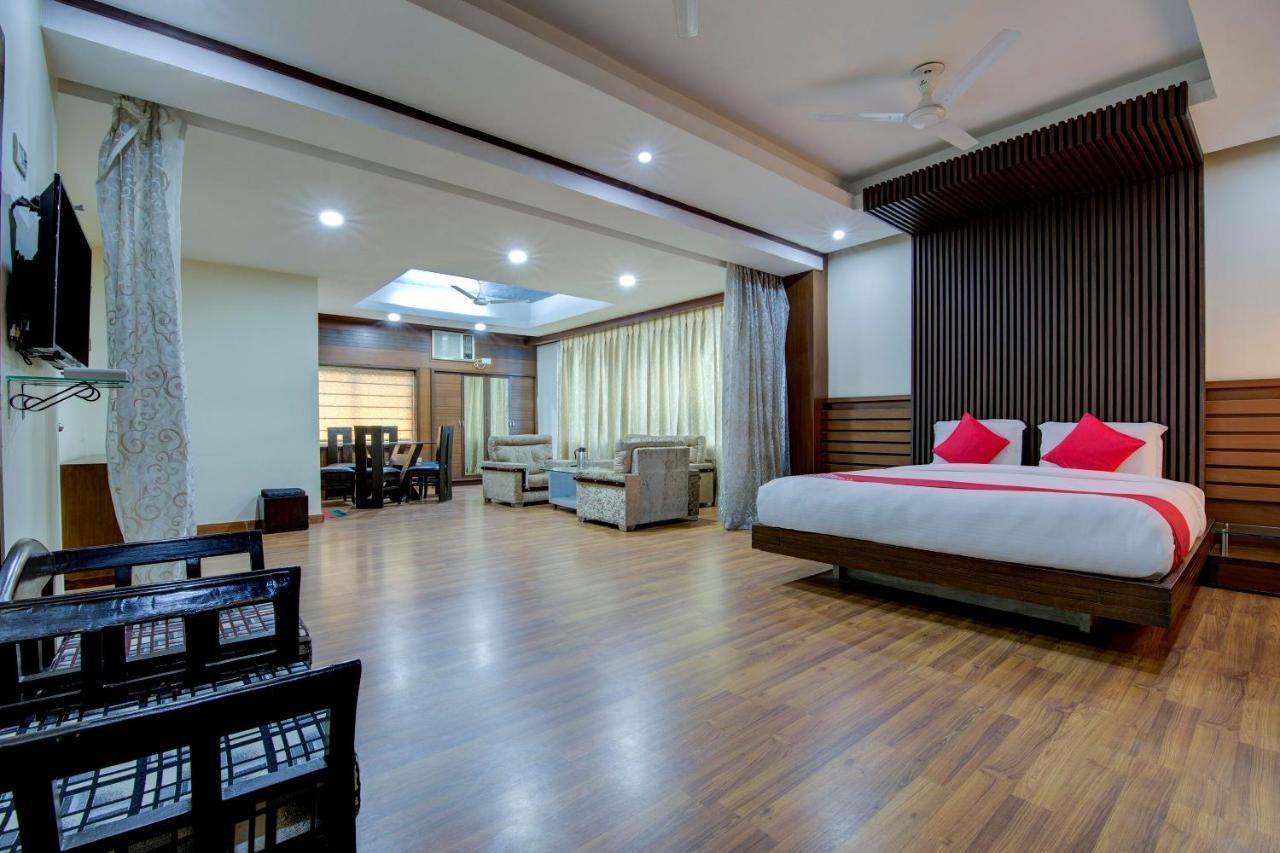 Oyo 1545 Hotel Shivani International Ahmedabad Bagian luar foto