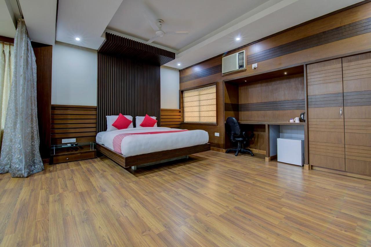 Oyo 1545 Hotel Shivani International Ahmedabad Bagian luar foto