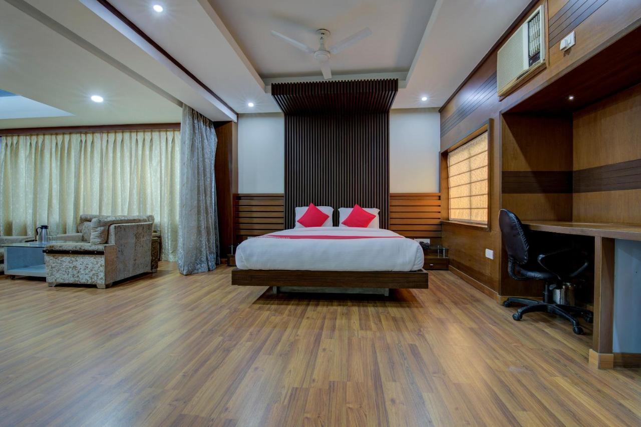 Oyo 1545 Hotel Shivani International Ahmedabad Bagian luar foto