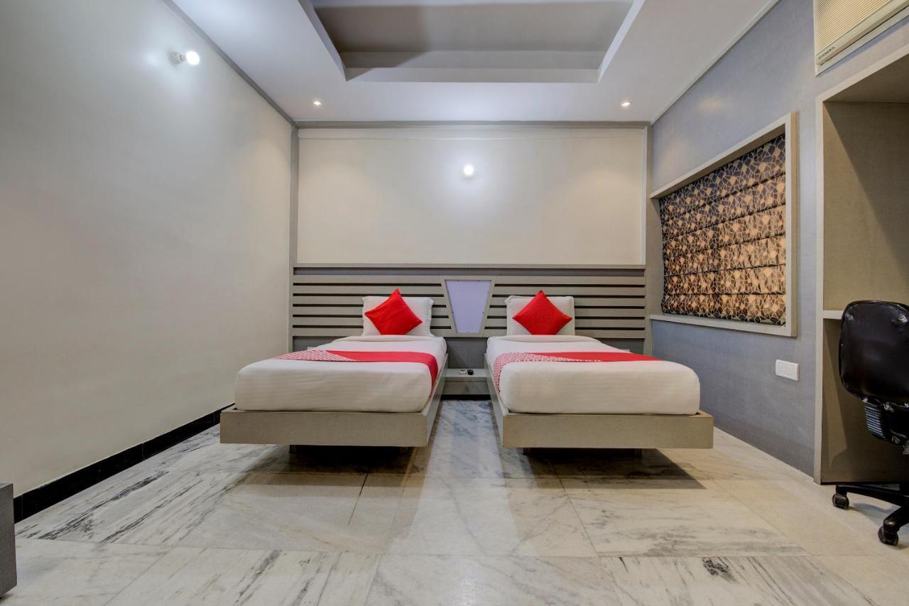 Oyo 1545 Hotel Shivani International Ahmedabad Bagian luar foto