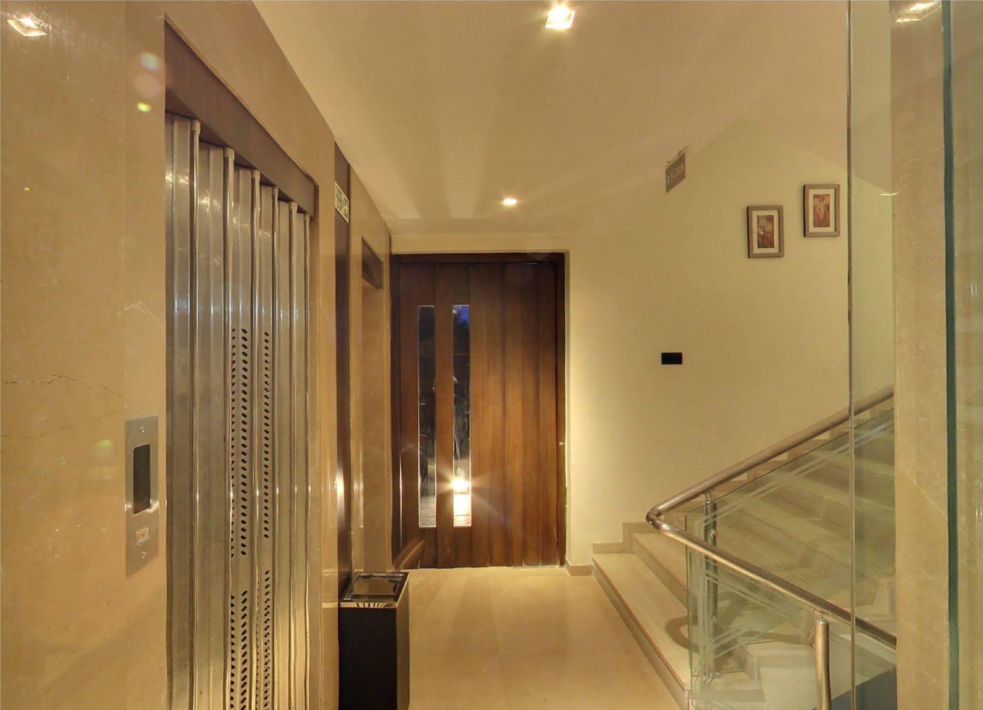 Oyo 1545 Hotel Shivani International Ahmedabad Bagian luar foto