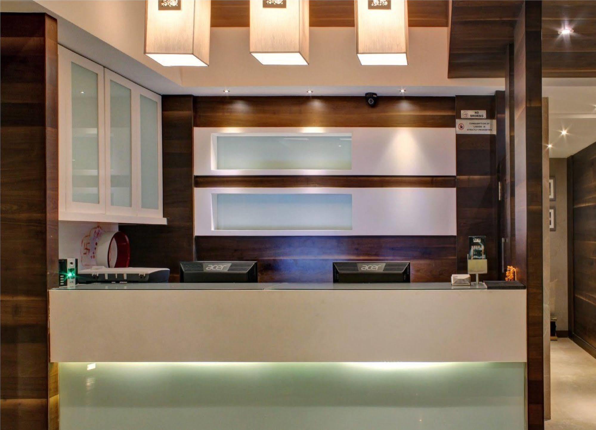 Oyo 1545 Hotel Shivani International Ahmedabad Bagian luar foto