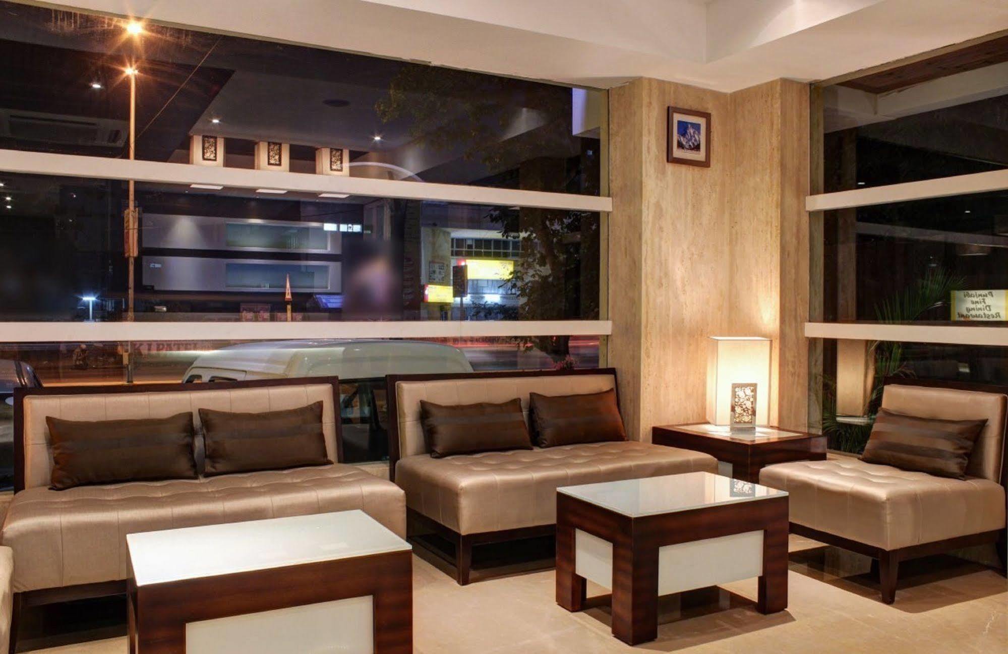 Oyo 1545 Hotel Shivani International Ahmedabad Bagian luar foto