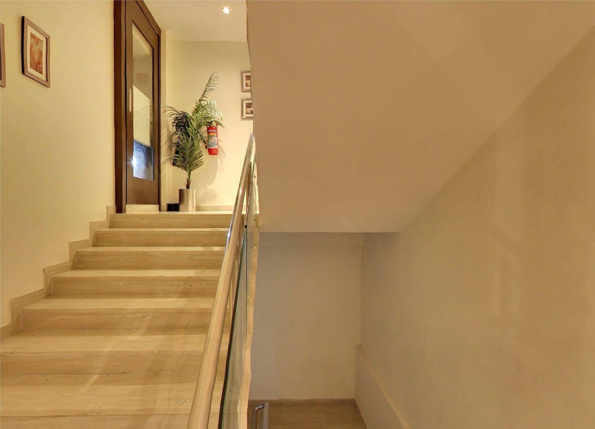 Oyo 1545 Hotel Shivani International Ahmedabad Bagian luar foto